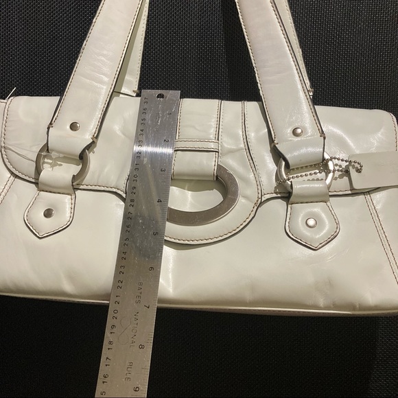 A beautiful NWT white leather shoulder bag. - Picture 8 of 10